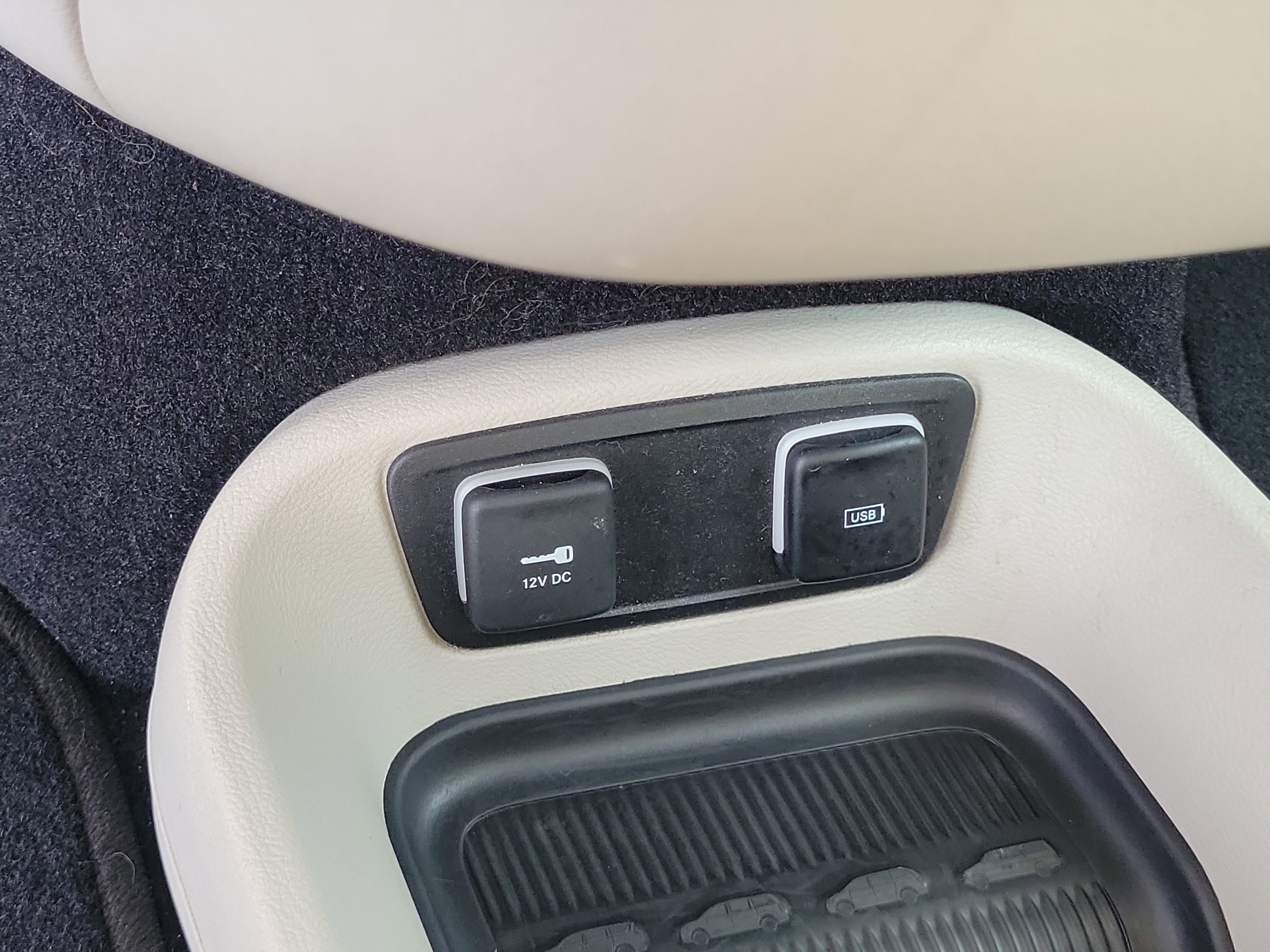 Used 2020 Chrysler Pacifica Limited FWD image 26