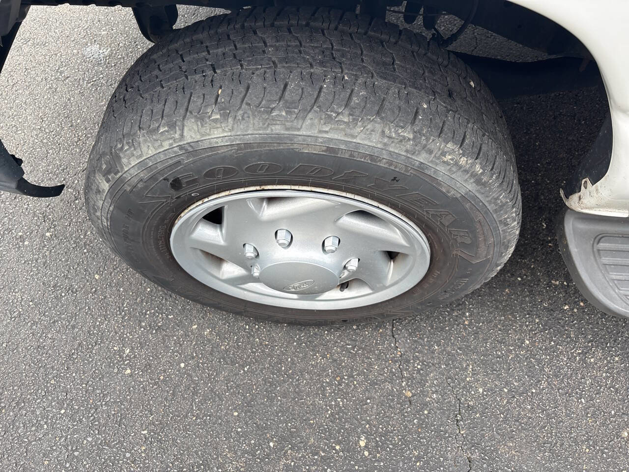 Used 2011 Ford E-150 and Econoline 150 Wagon w/ PWR Windows & Locks Group RWD image 12