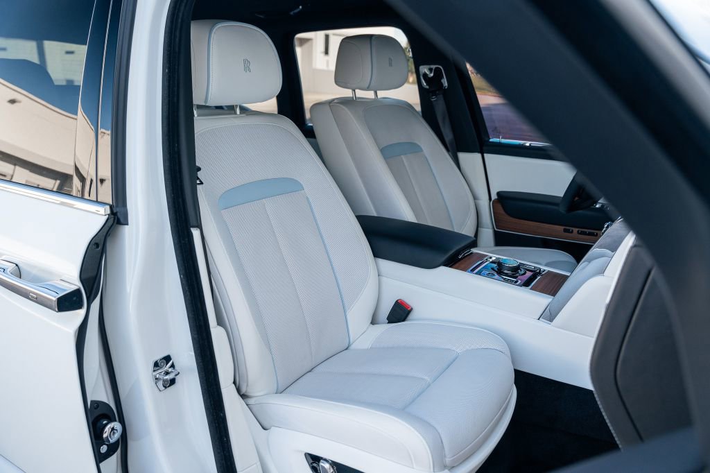 Used 2022 Rolls-Royce Cullinan image 37