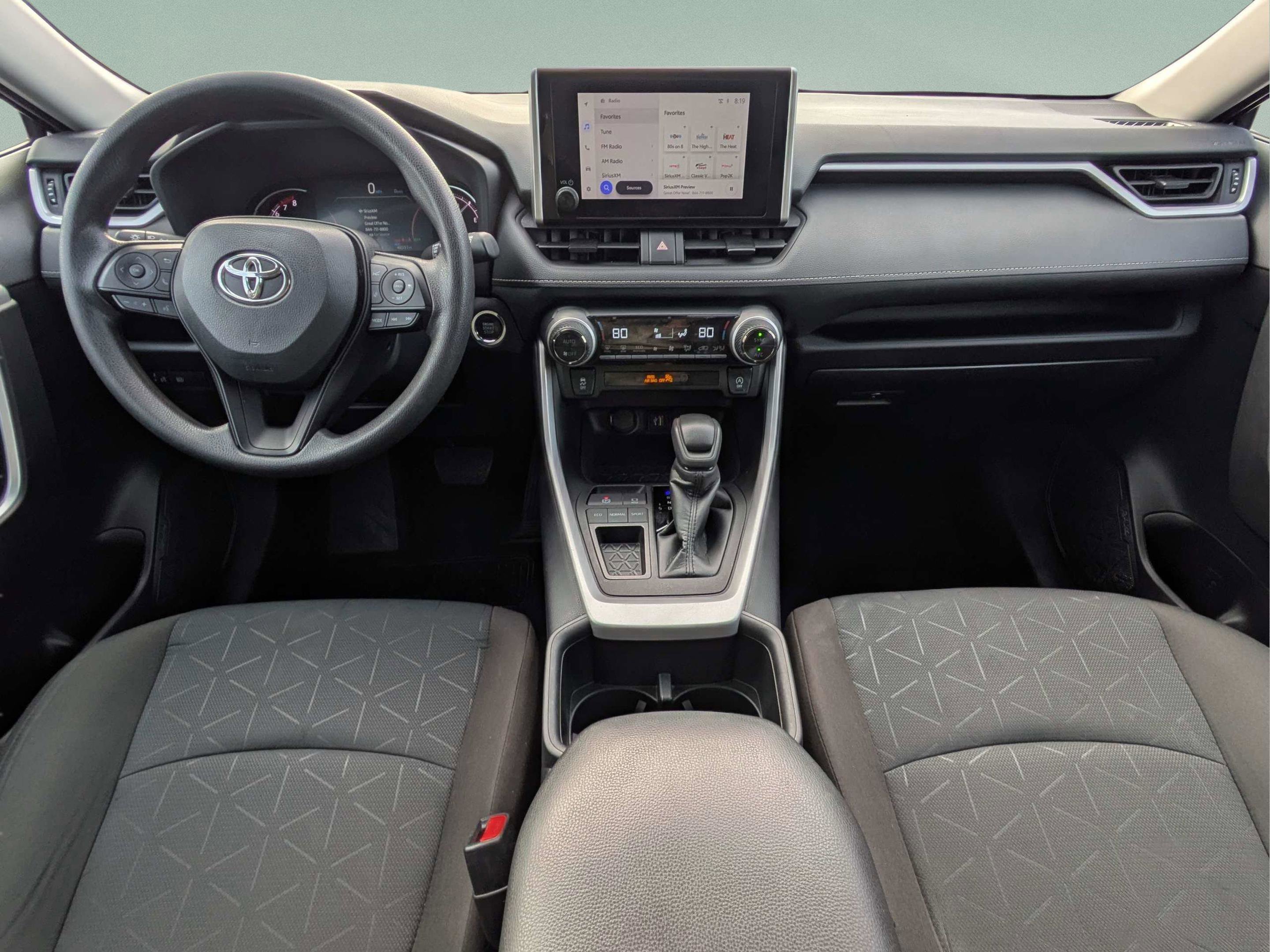 Used 2024 Toyota RAV4 XLE FWD image 16