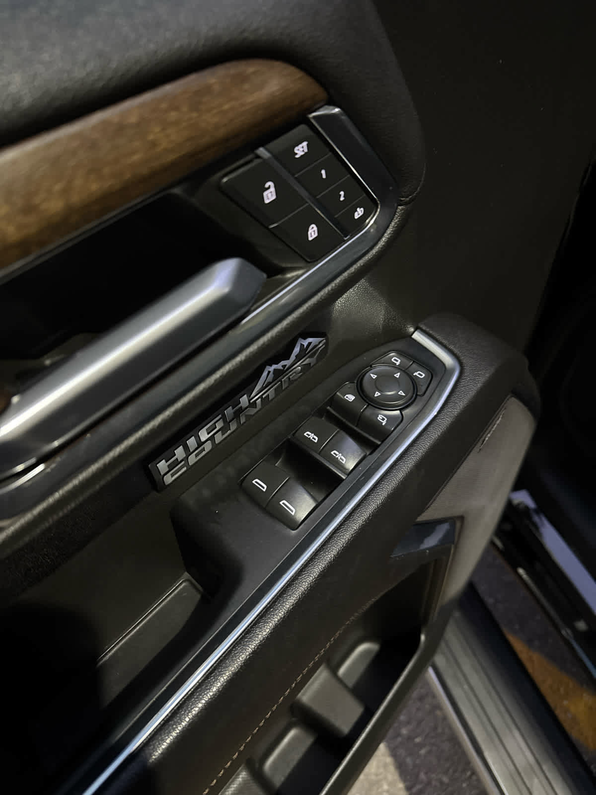 Certified 2023 Chevrolet Silverado 1500 High Country w/ Technology Package image 18