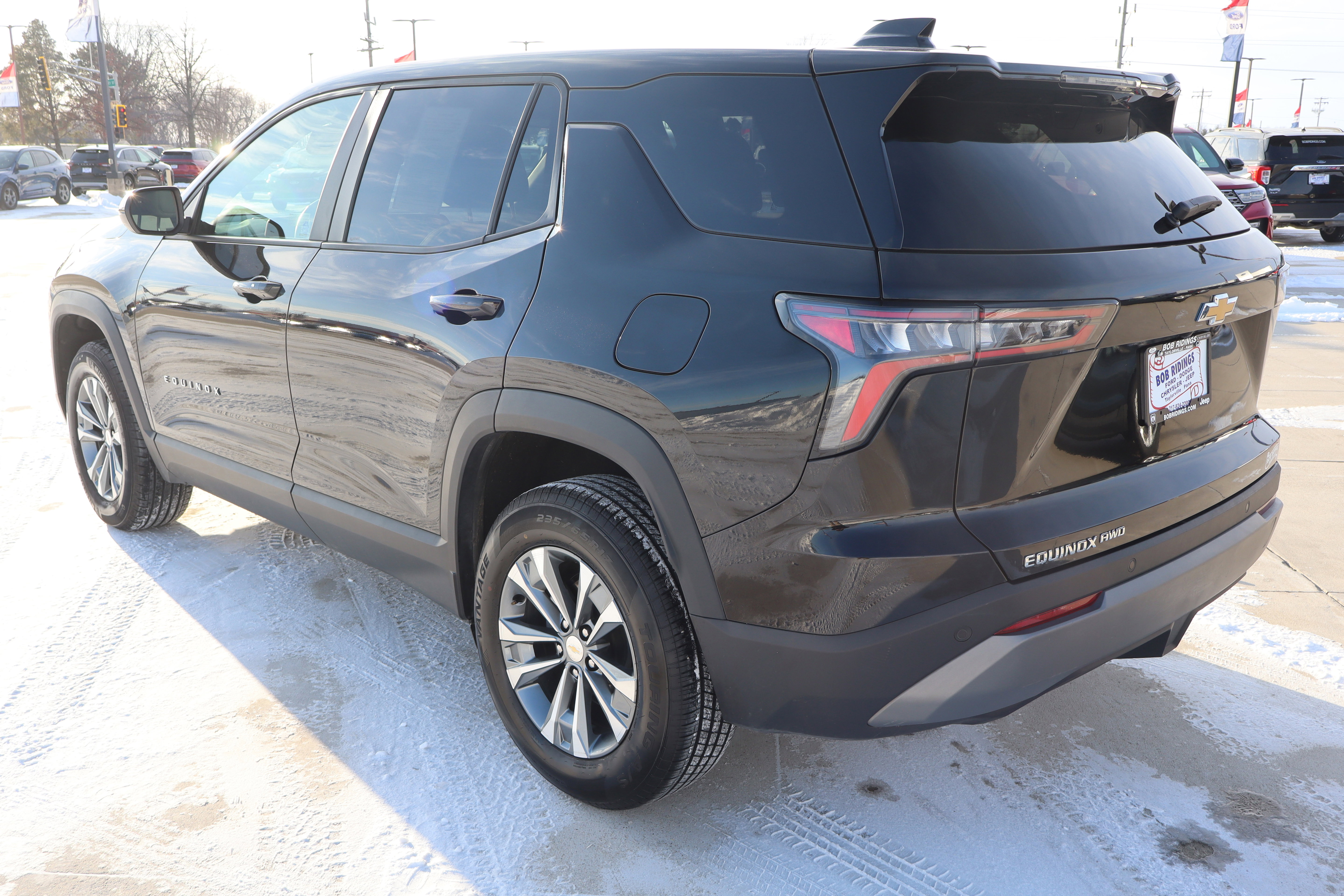 Used 2025 Chevrolet Equinox LT AWD/4WD image 8