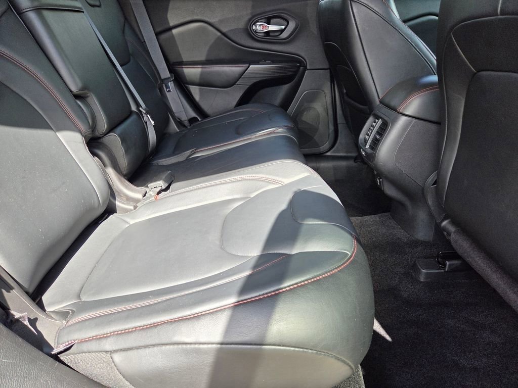 Used 2014 Jeep Cherokee Trailhawk w/ Leather Interior Group AWD/4WD image 32