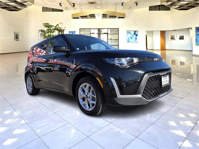 Used 2023 Kia Soul LX w/ LX Technology Package image 3