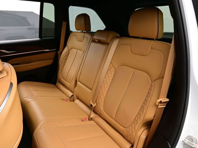 Used 2023 Jeep Grand Cherokee Summit image 13