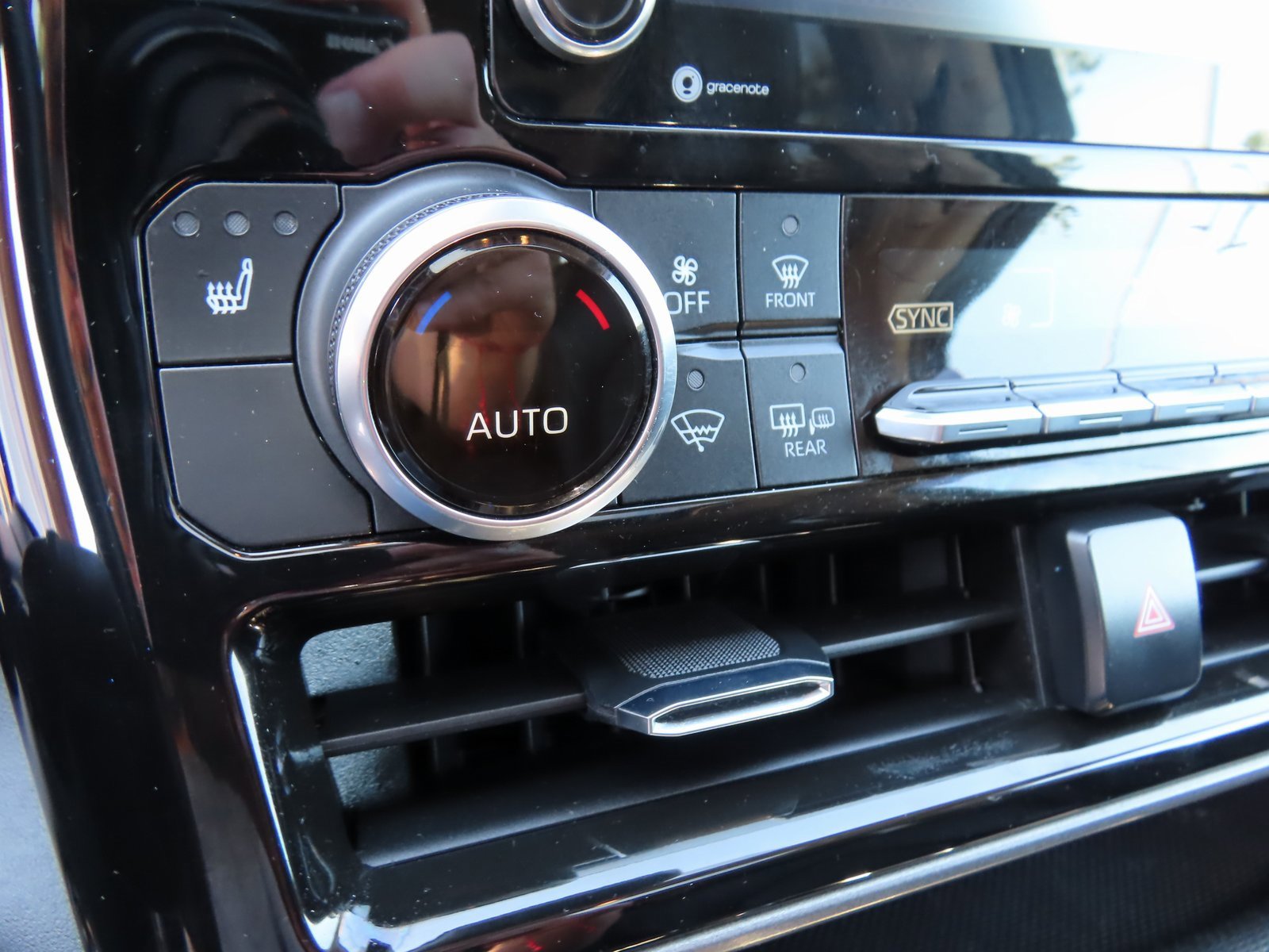 Used 2022 Toyota Highlander XLE image 27