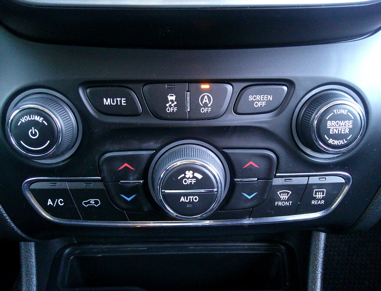 Used 2019 Jeep Cherokee Overland w/ Trailer Tow Group image 29