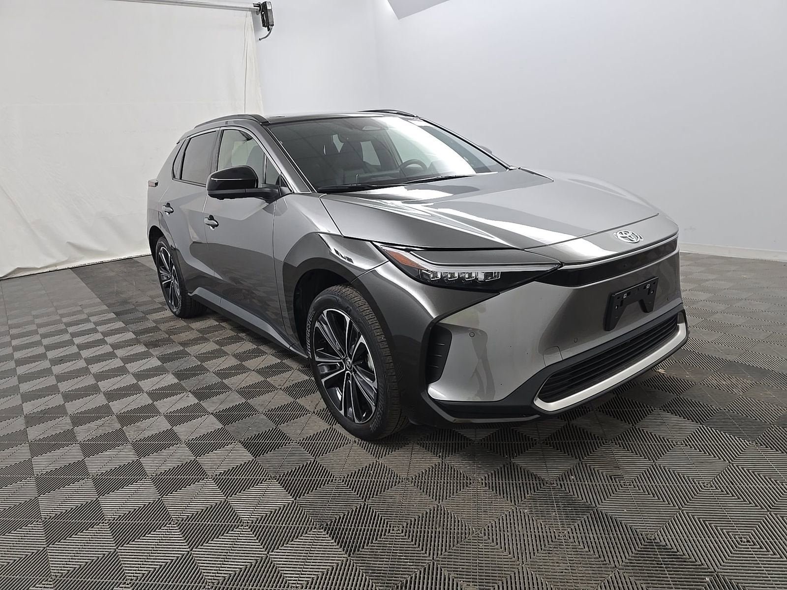 Used 2023 Toyota bZ4X AWD image 3