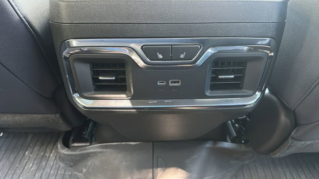 Used 2024 Chevrolet Silverado 2500 High Country w/ High Country Premium Package AWD/4WD image 27