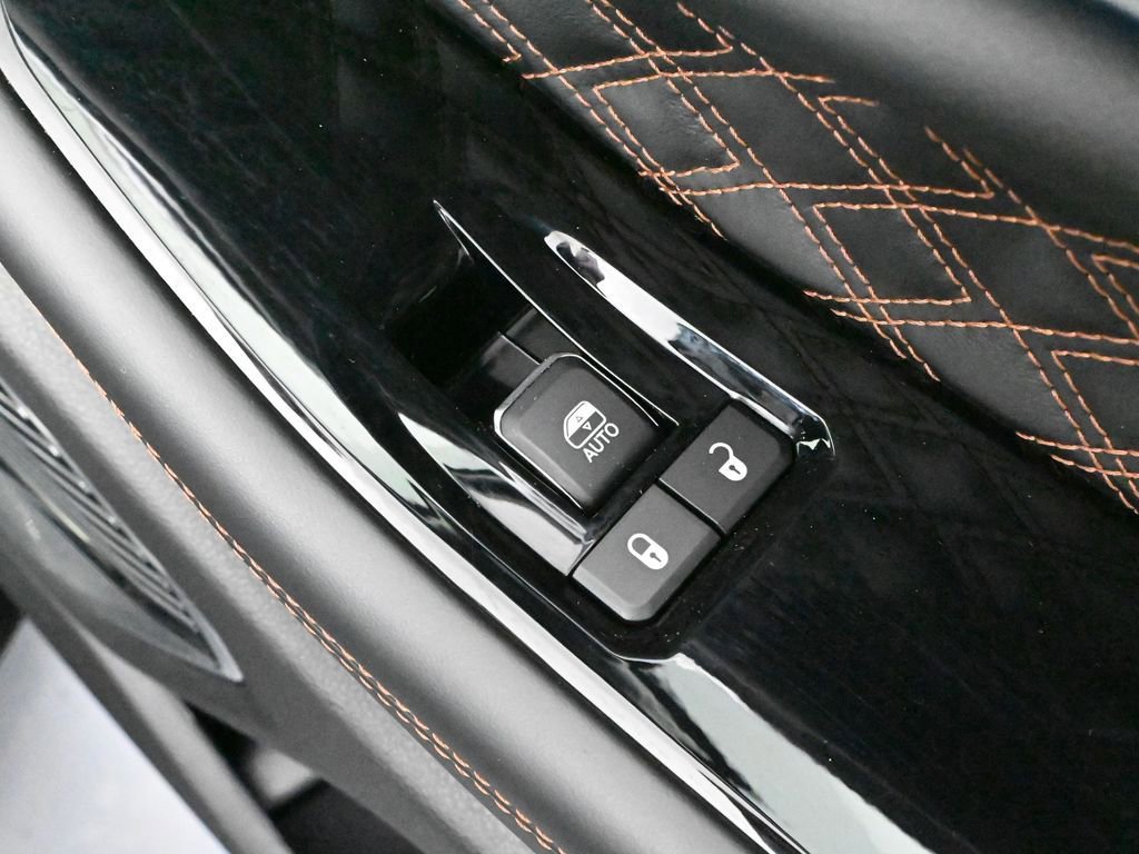 Used 2021 Jeep Grand Cherokee L Summit w/ Luxury Tech Group V AWD/4WD image 57
