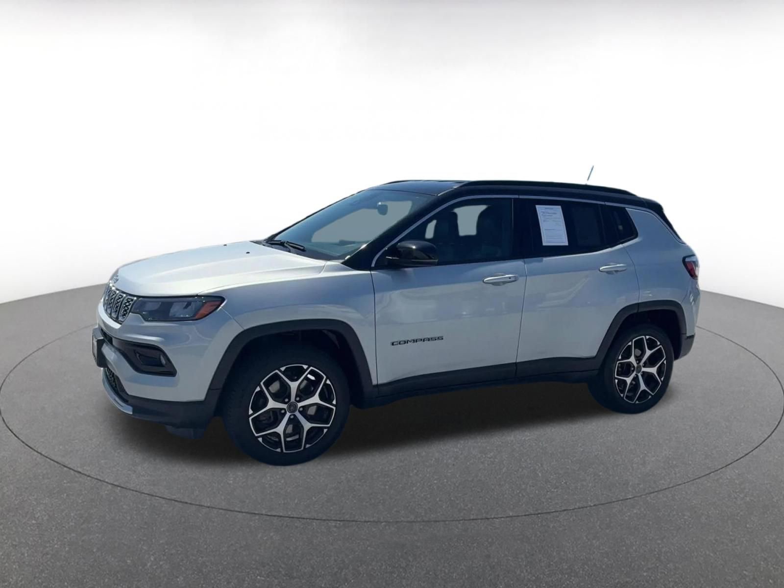 Used 2025 Jeep Compass Limited AWD/4WD image 8