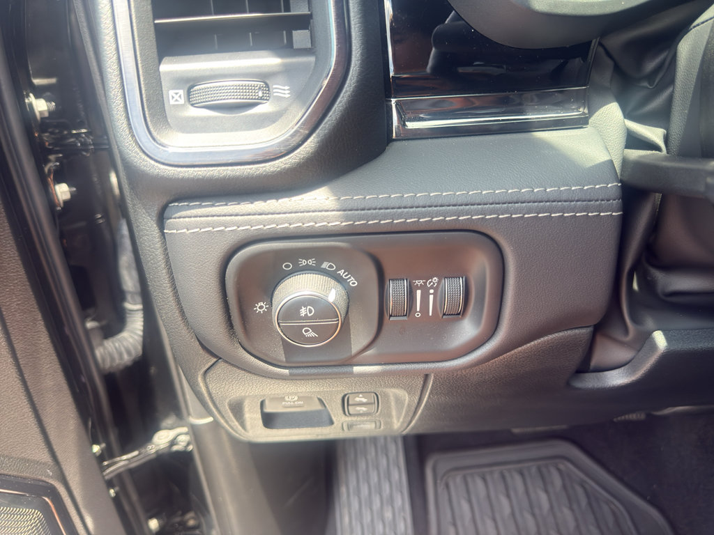 Used 2025 RAM 1500 Limited w/ Trailer Tow Group AWD/4WD image 16