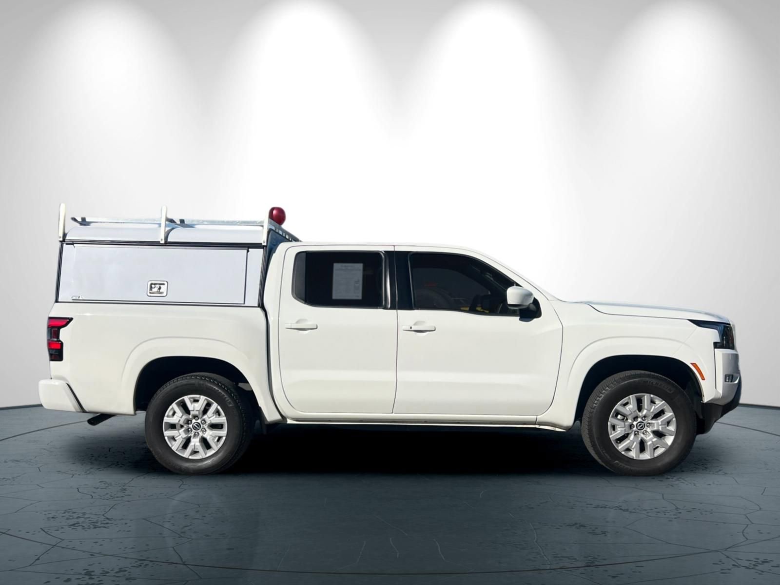 Used 2024 Nissan Frontier SV w/ SV Convenience Package image 3