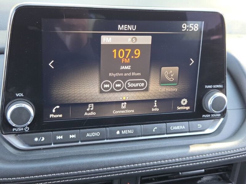 Used 2024 Nissan Rogue S image 21