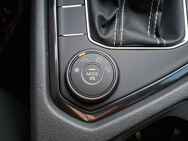 Used 2024 Volkswagen Tiguan SE R-Line AWD/4WD image 25