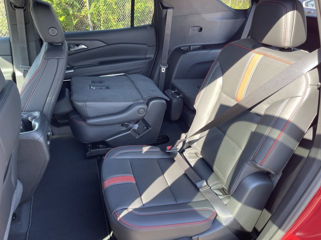 New 2027 Chevrolet Traverse RS w/ LPO, Floor Liner Package AWD/4WD image 23