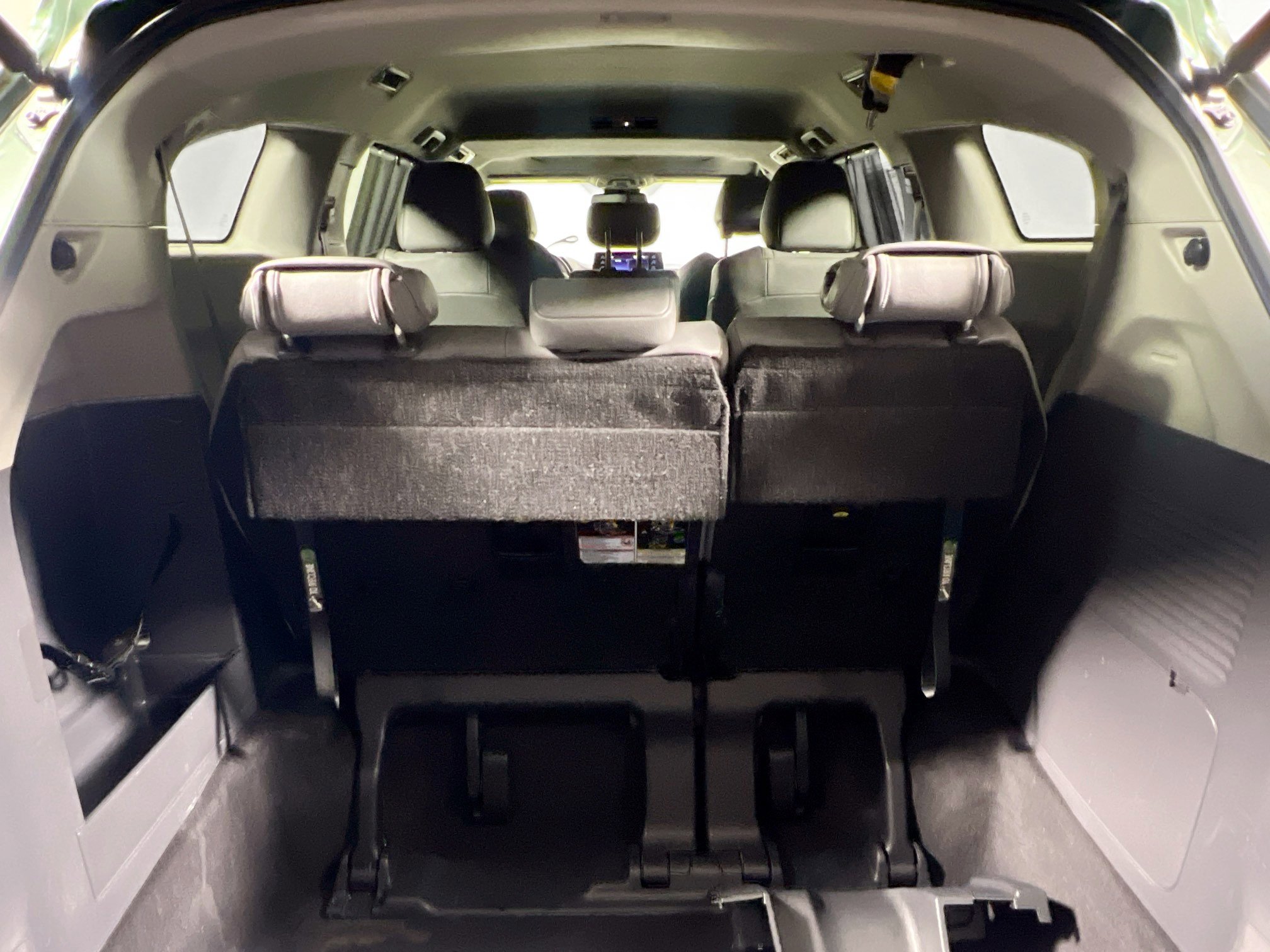Used 2024 Toyota Sienna XLE FWD image 34