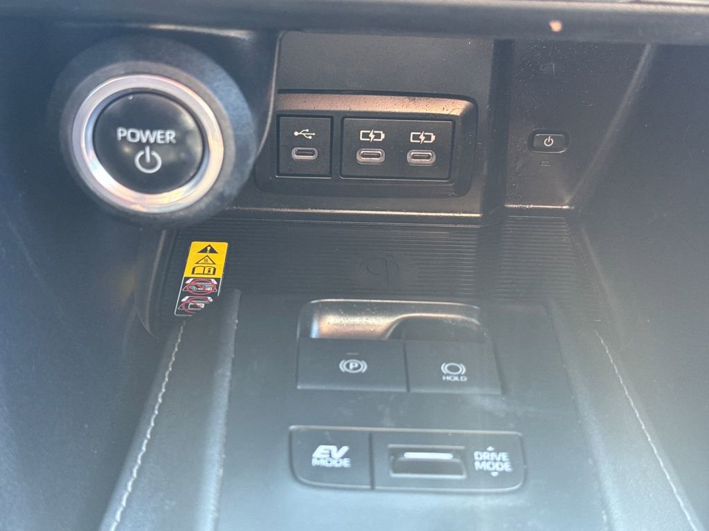 Used 2023 Toyota Venza LE AWD/4WD image 26