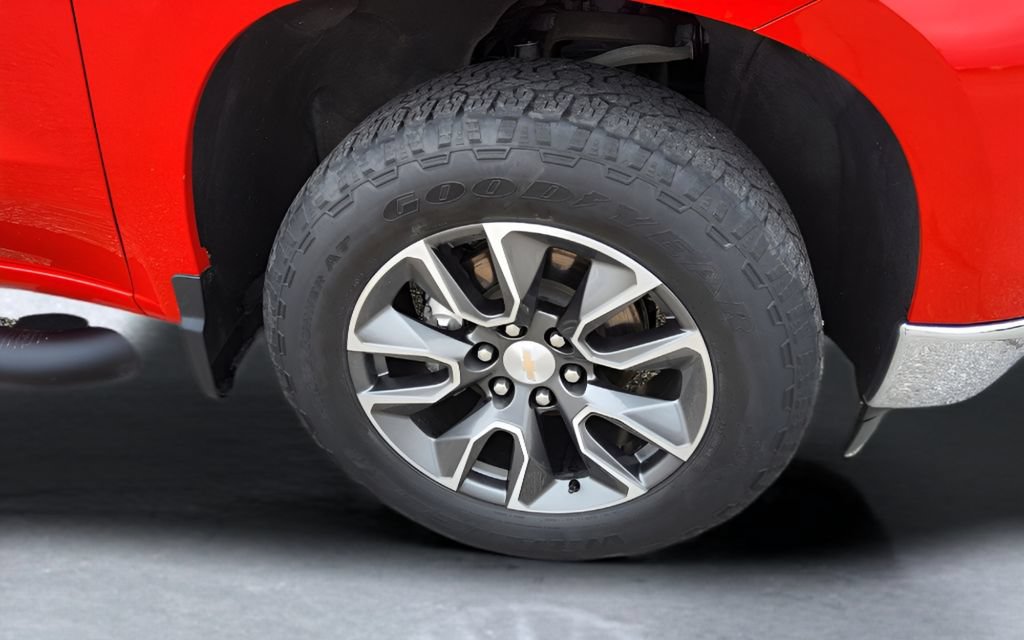 Used 2024 Chevrolet Silverado 1500 LT AWD/4WD image 45