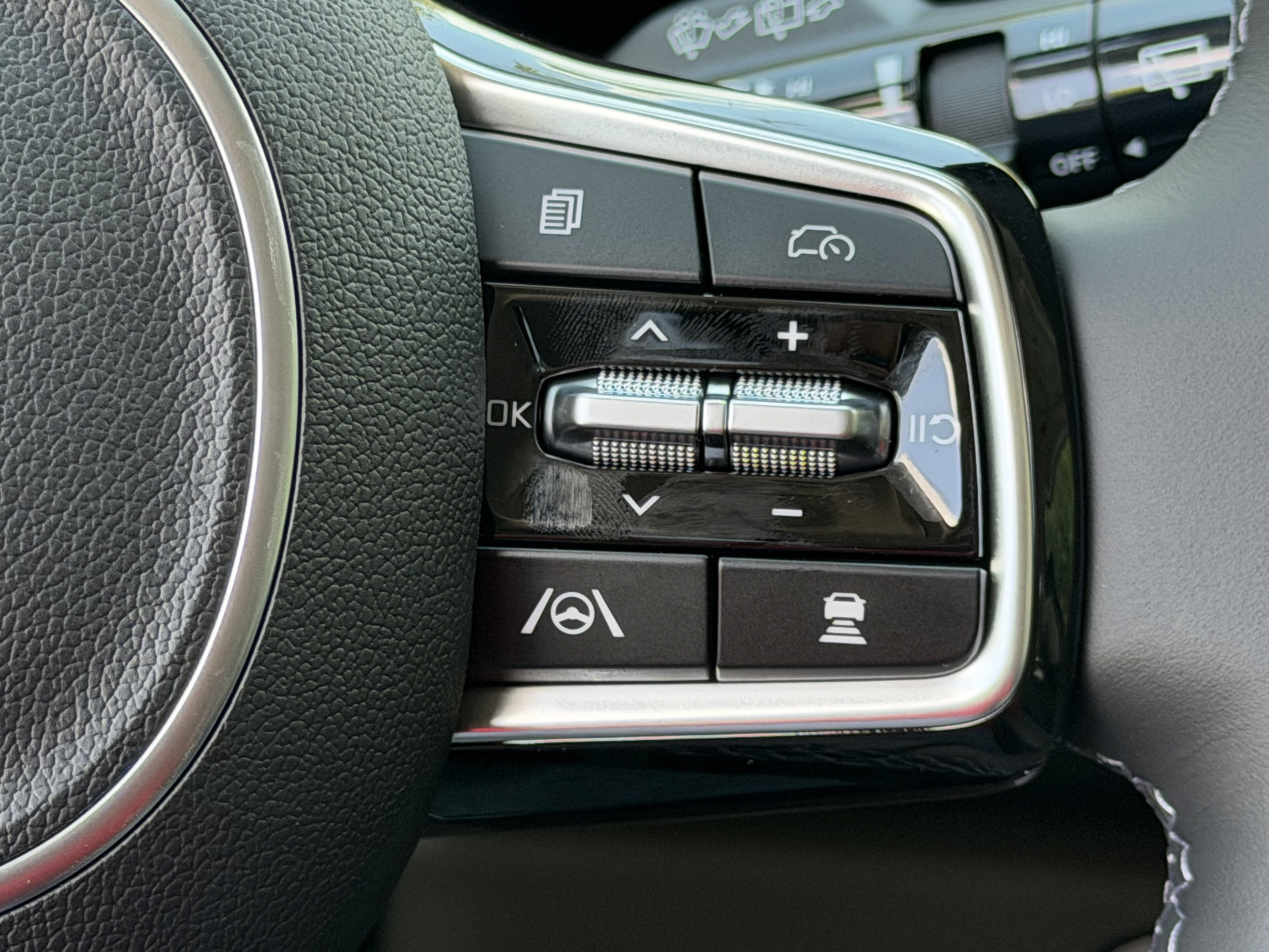 New 2026 Kia Carnival EX FWD image 13
