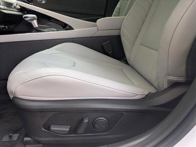 New 2025 Hyundai Elantra Limited image 4