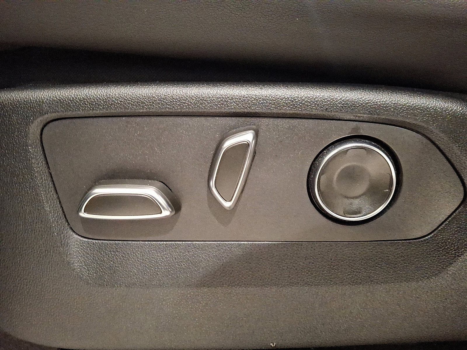 Certified 2021 Cadillac Escalade Premium Luxury image 14