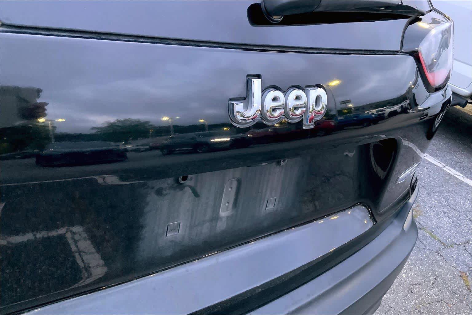 Used 2019 Jeep Cherokee Latitude w/ Popular Appearance Group FWD image 30