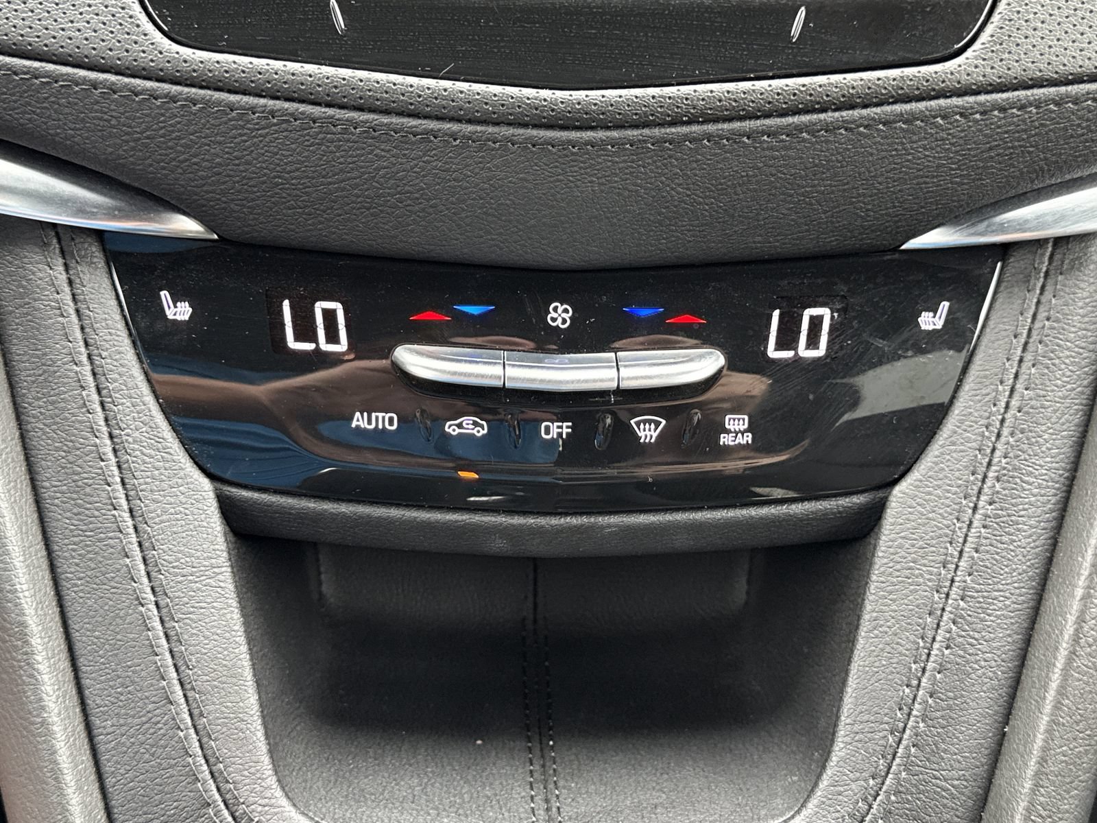 Used 2024 Cadillac XT6 Luxury FWD image 30