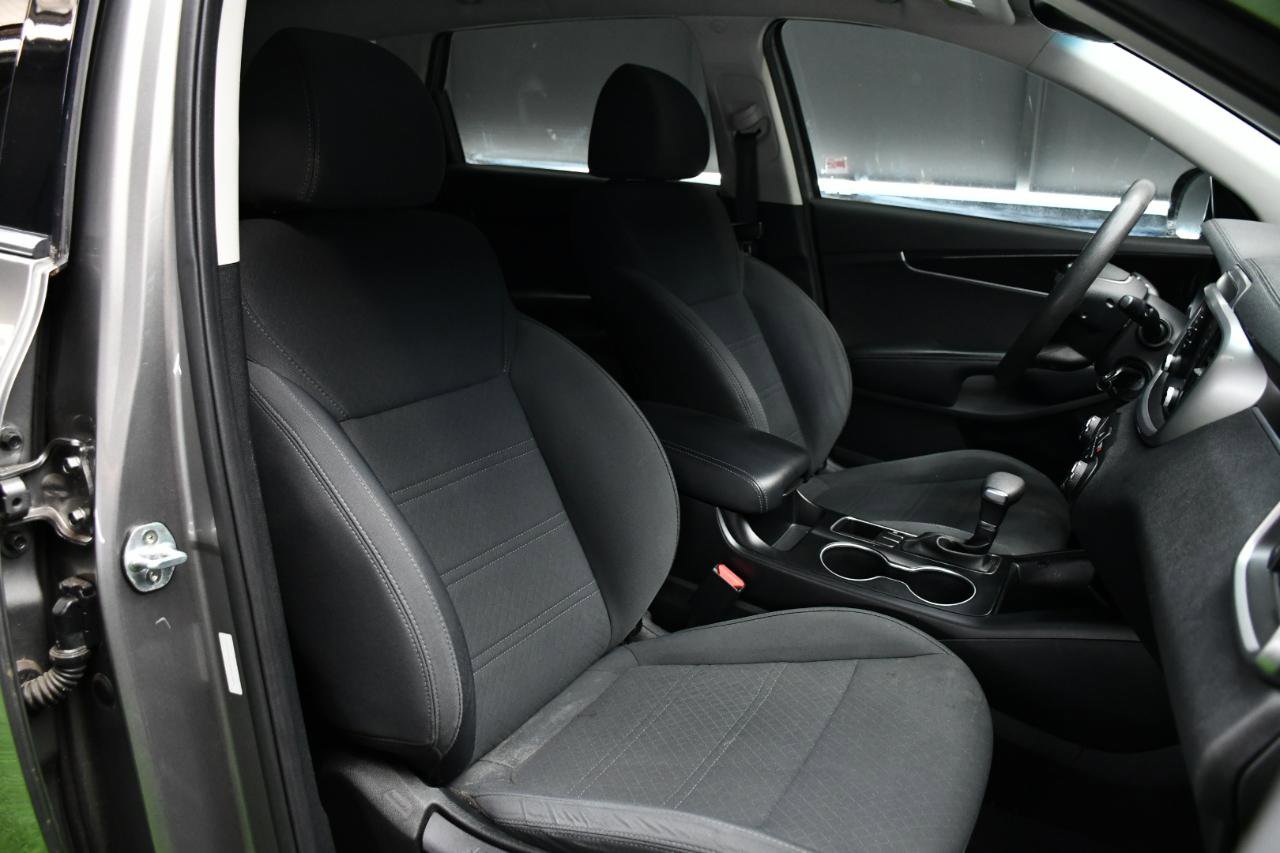Used 2019 Kia Sorento LX image 39
