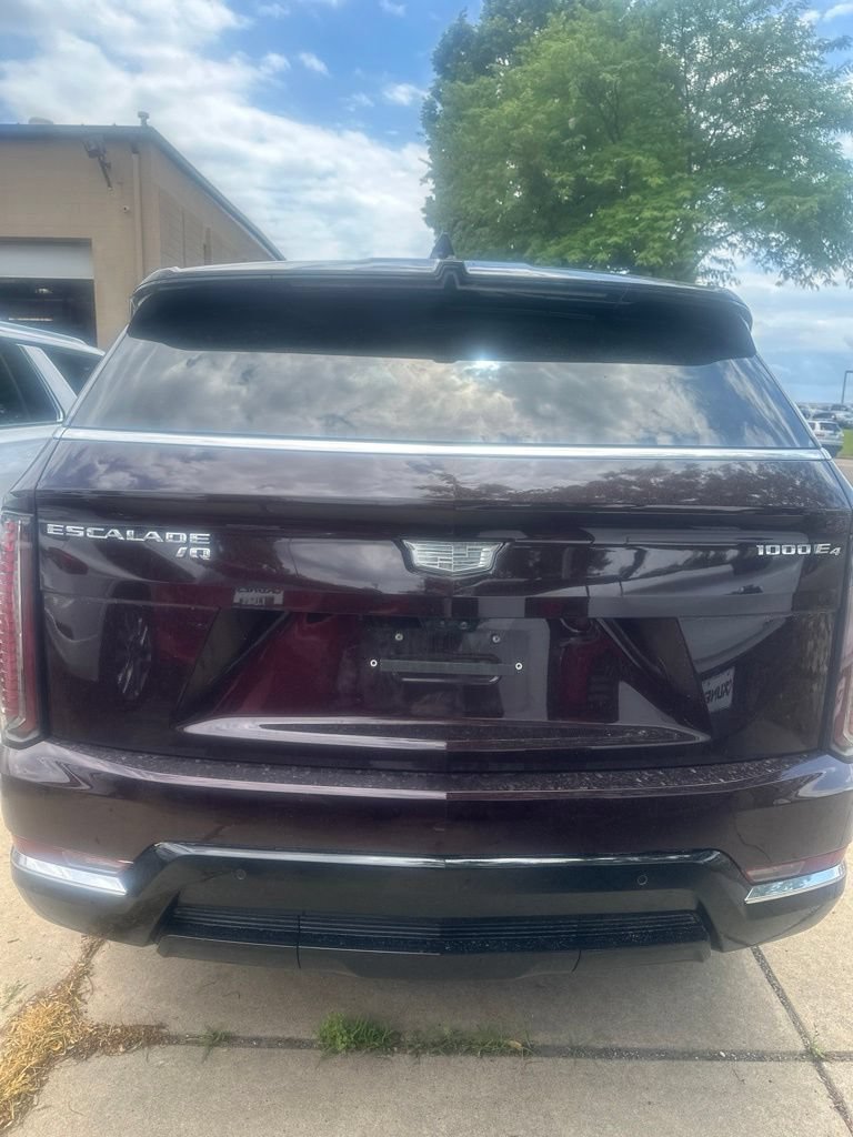 Used 2025 Cadillac Escalade IQ Luxury 2 w/ LPO, Premium Carpet Package AWD/4WD image 10