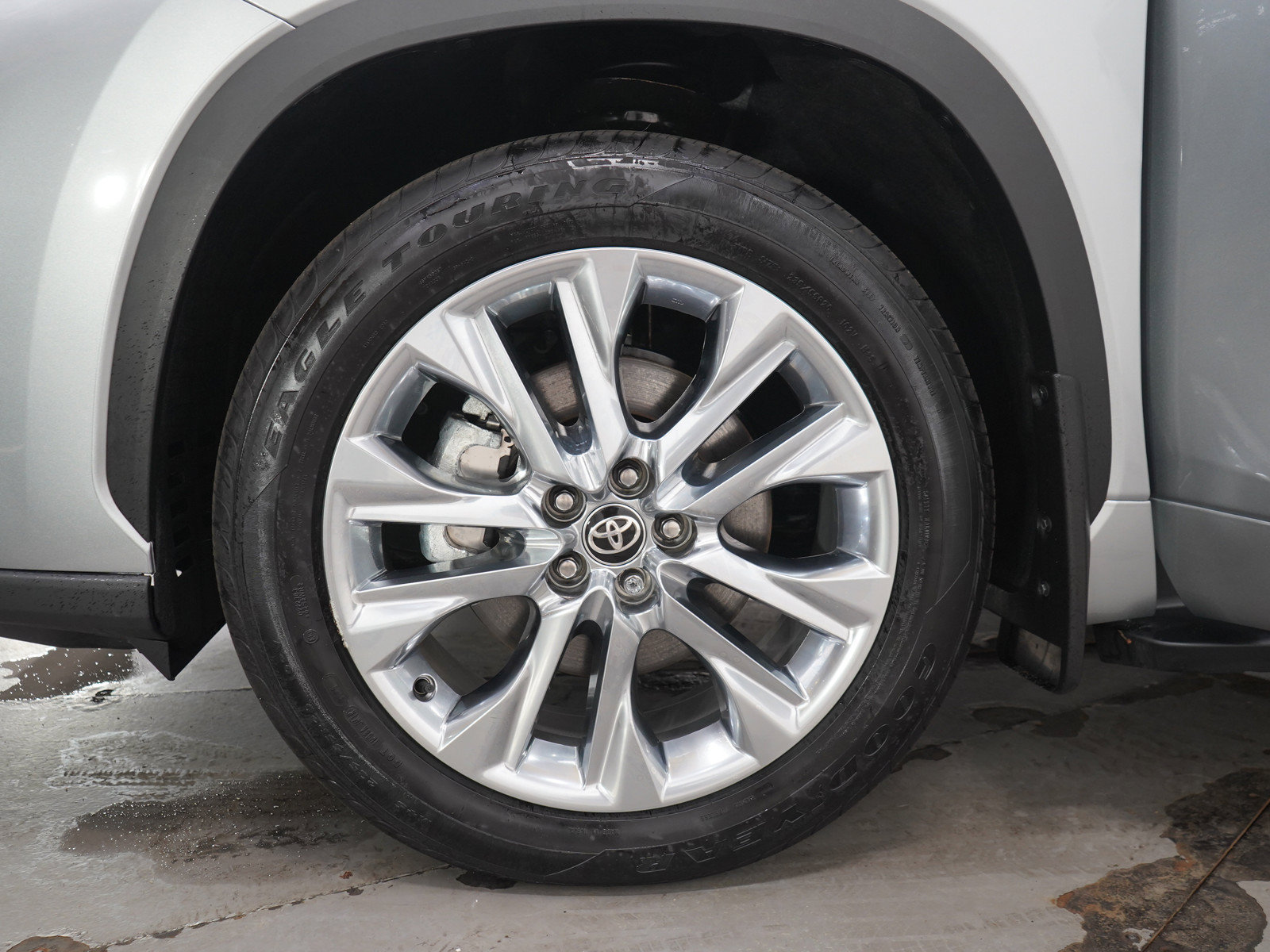 Used 2025 Toyota Highlander Limited AWD/4WD image 33
