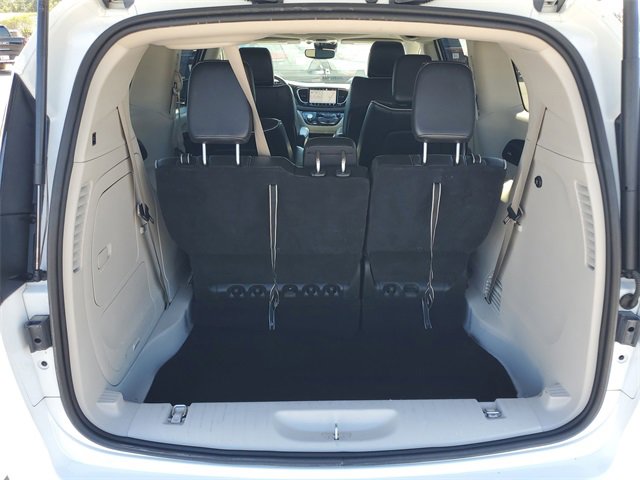 Used 2023 Chrysler Pacifica Limited image 32