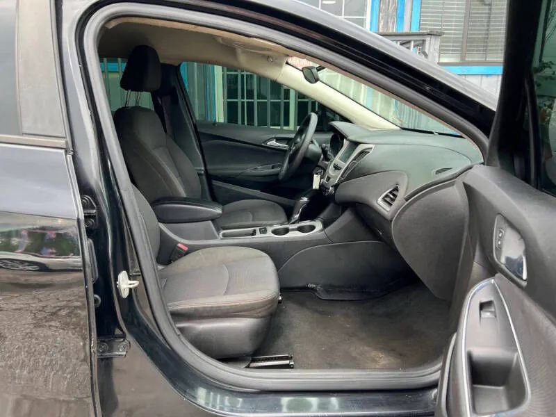 Used 2018 Chevrolet Cruze LS image 12