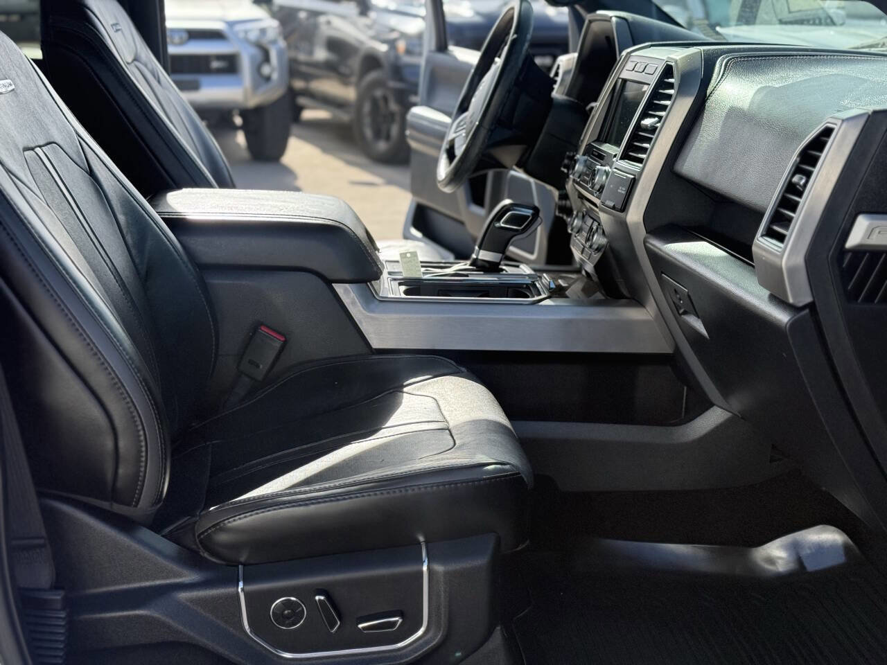 Used 2017 Ford F150 Platinum w/ Equipment Group 701A Luxury AWD/4WD image 19