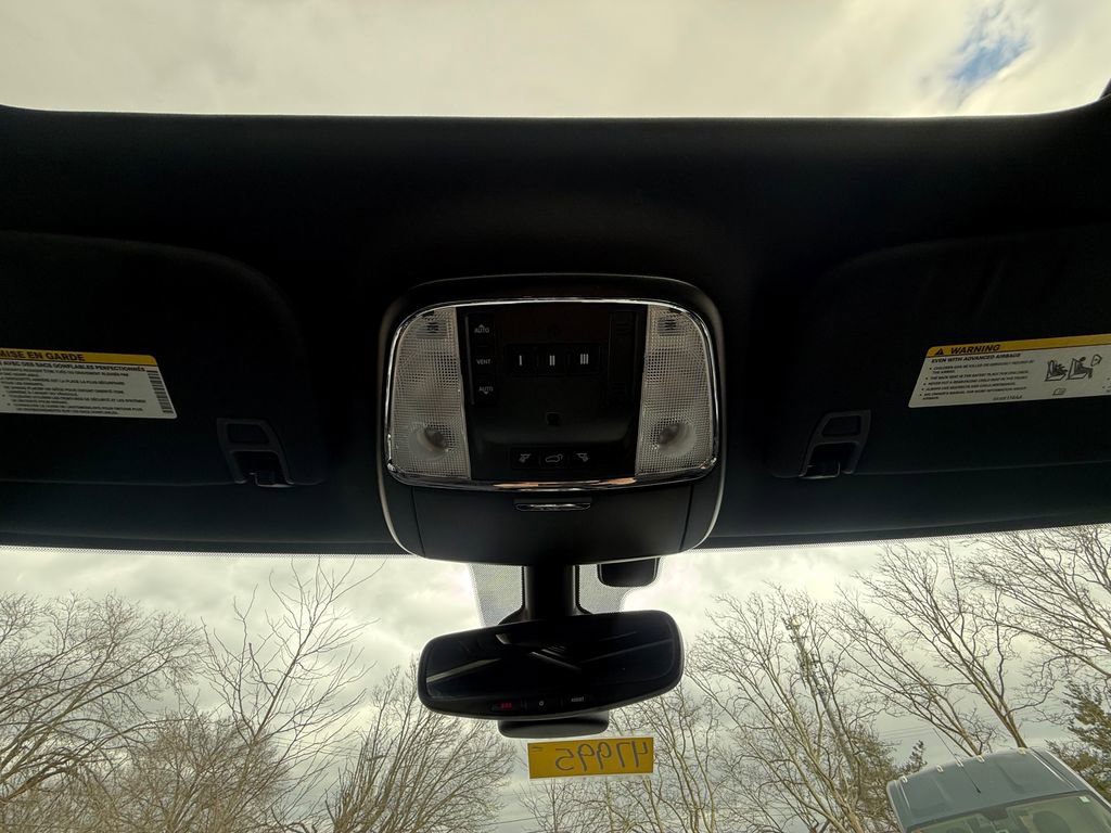 Used 2019 Jeep Grand Cherokee Altitude image 27