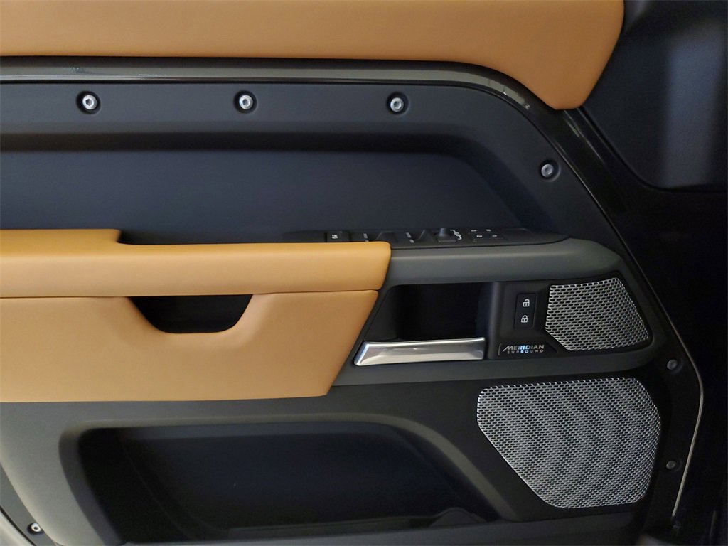 Used 2024 Land Rover Defender 130 X image 10