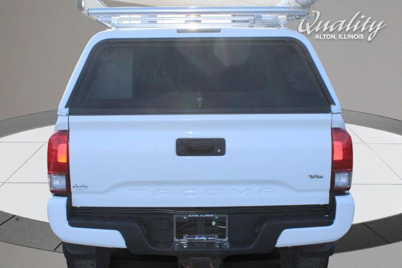 Used 2017 Toyota Tacoma TRD Off-Road image 5