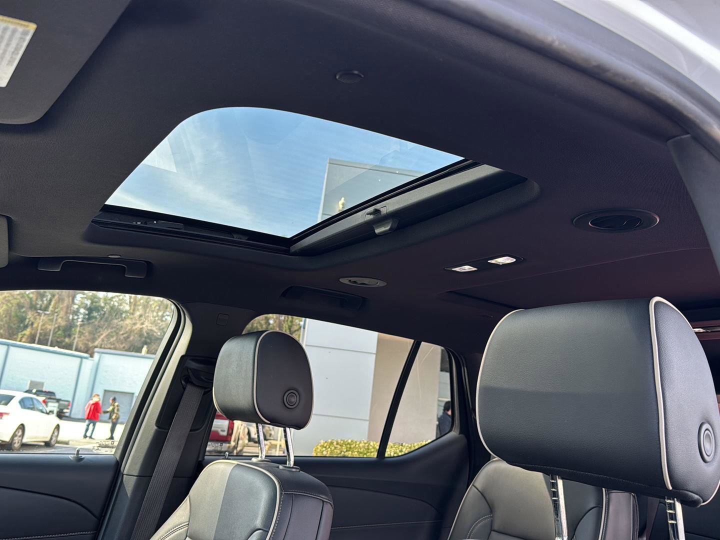 Certified 2022 Chevrolet Traverse Premier w/ Redline Edition image 28