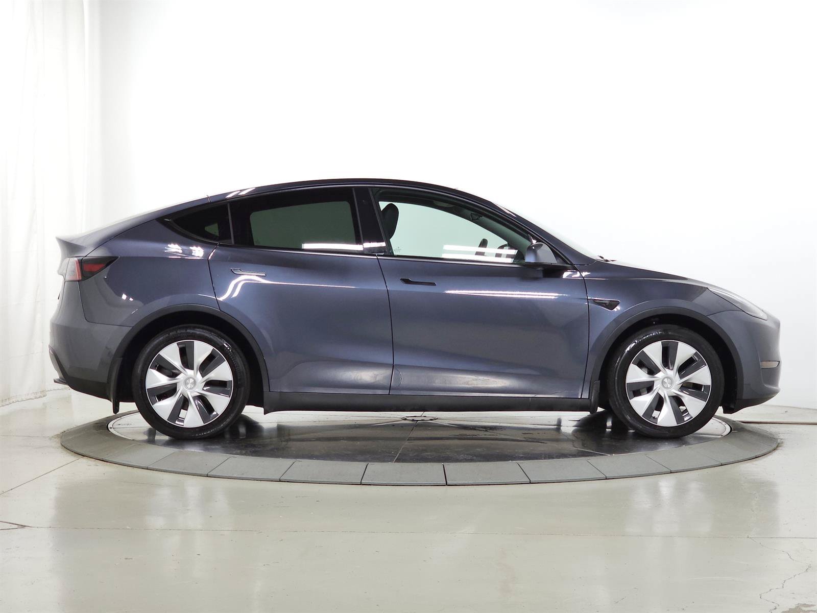 Used 2021 Tesla Model Y Long Range AWD/4WD image 10