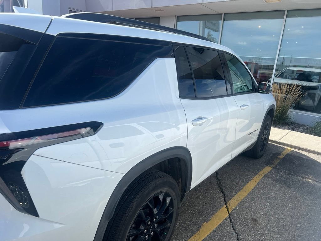 Used 2024 Chevrolet Traverse LT w/ Midnight/Sport Edition AWD/4WD image 7