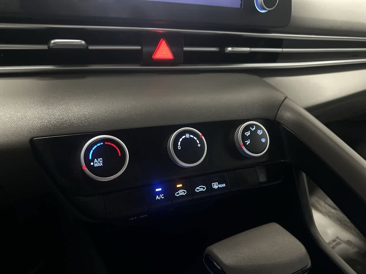 Used 2025 Hyundai Elantra SE FWD image 20