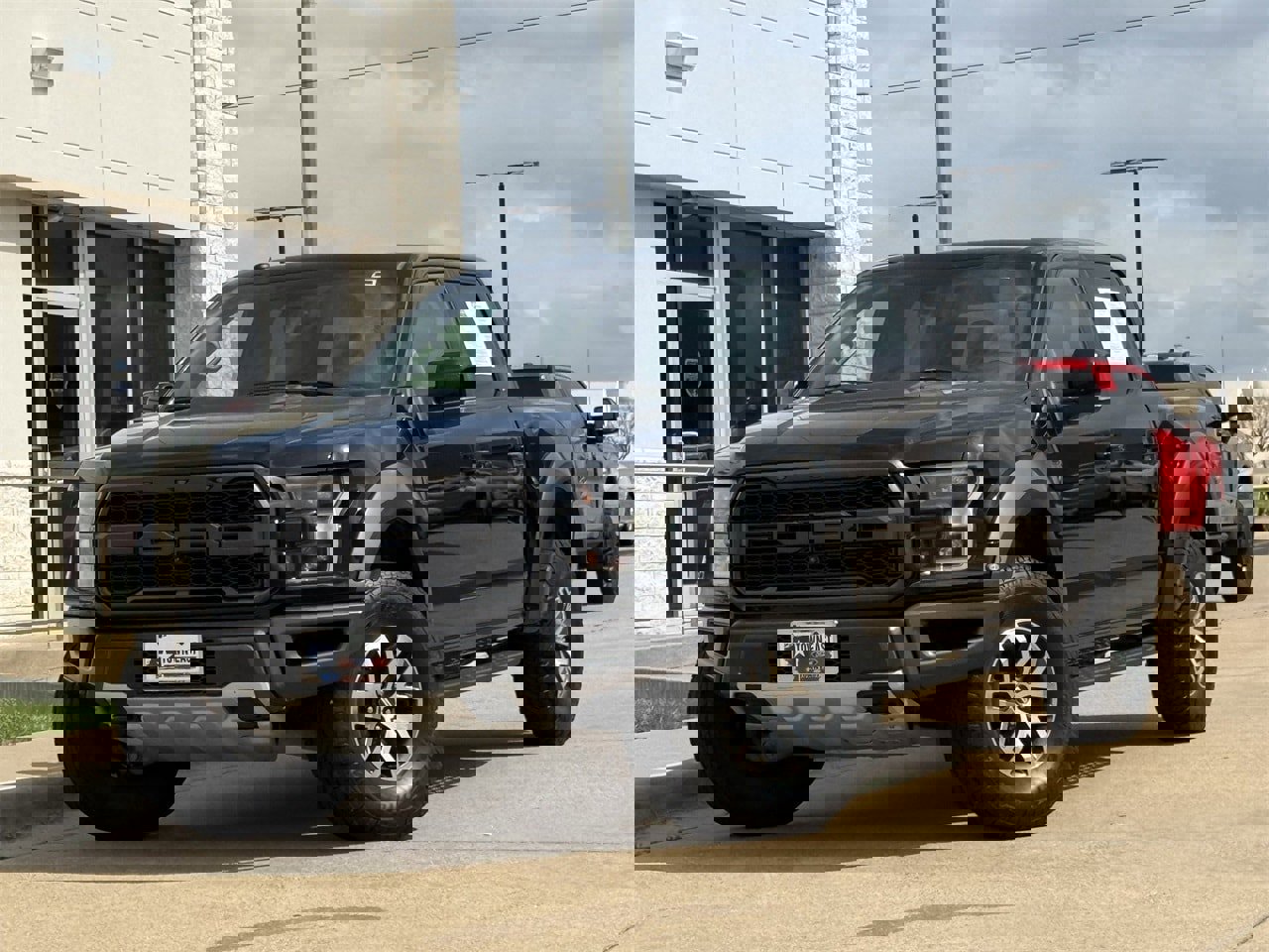 Used 2017 Ford F150 Raptor w/ Equipment Group 802A Luxury image 2