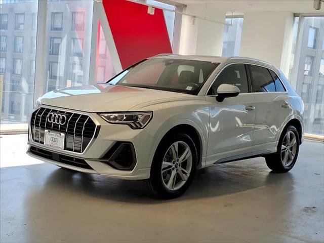 Used 2023 Audi Q3 2.0T Premium Plus w/ Premium Plus Package AWD/4WD image 1