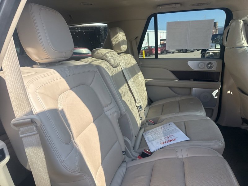 Used 2021 Lincoln Navigator Reserve w/ Luxury Package image 16