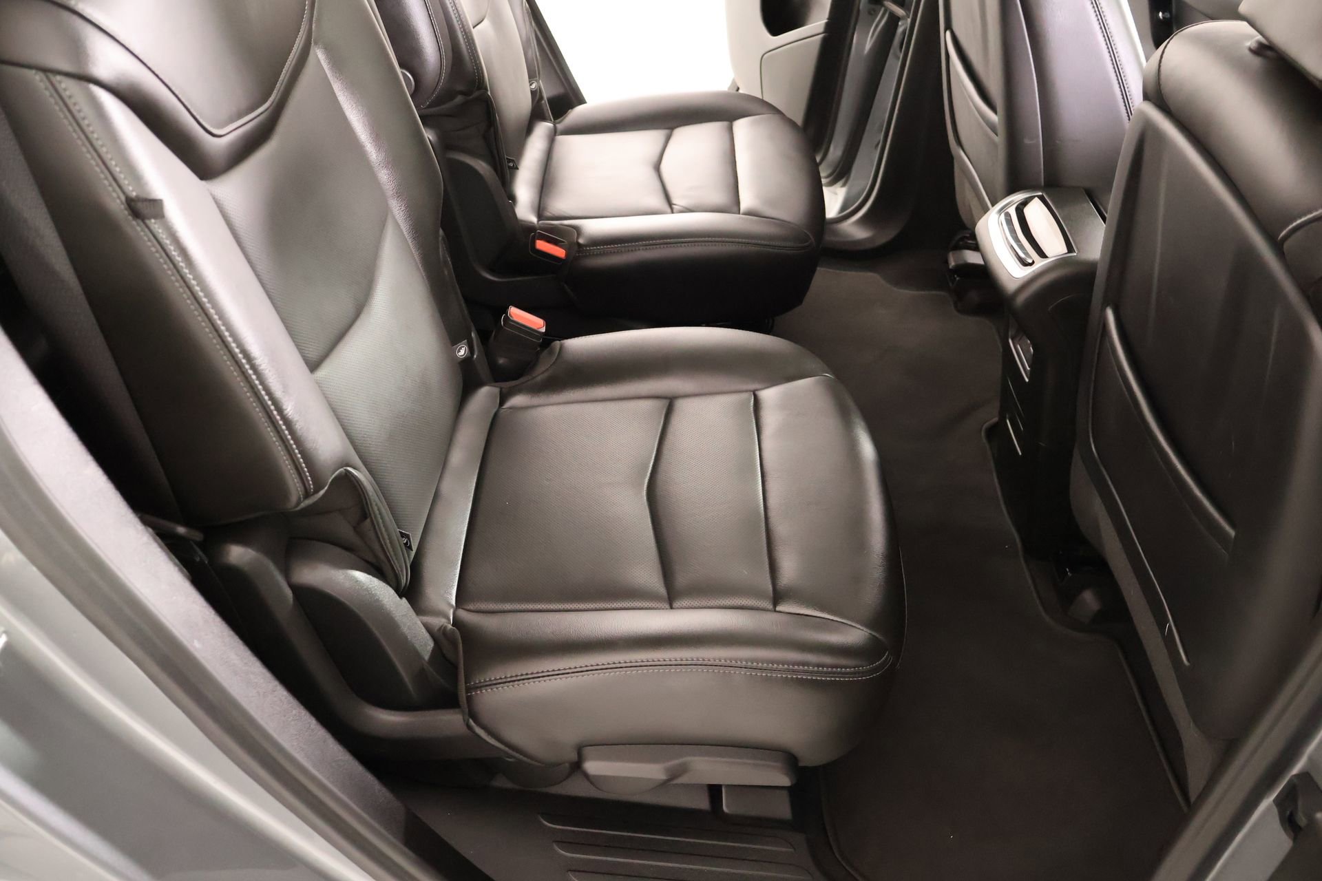 Used 2025 Cadillac XT6 Premium Luxury w/ Technology Package FWD image 15