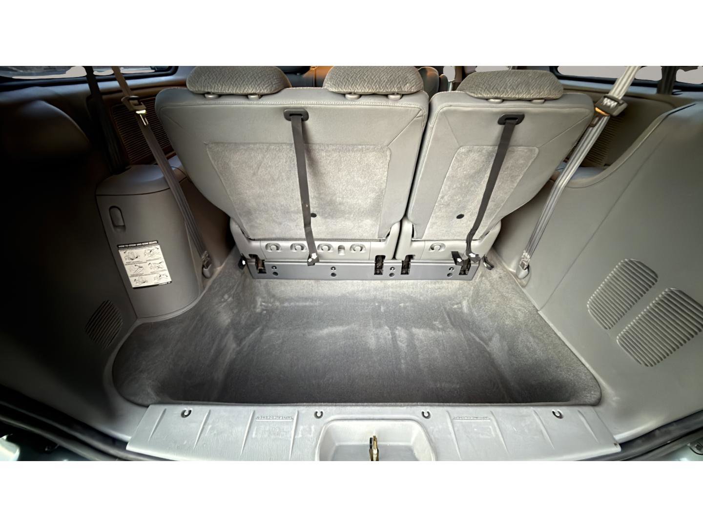 Used 2005 Dodge Grand Caravan SE image 32