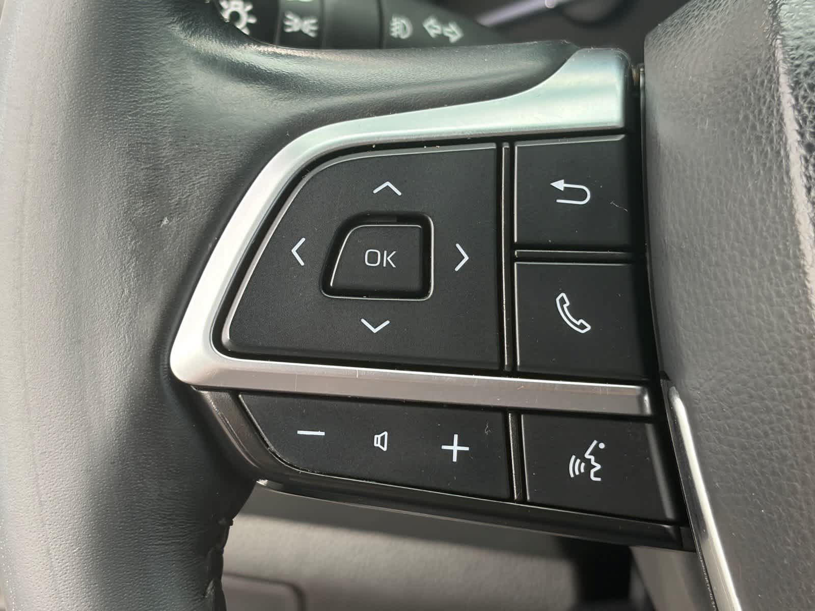 Used 2021 Toyota Highlander XLE FWD image 22