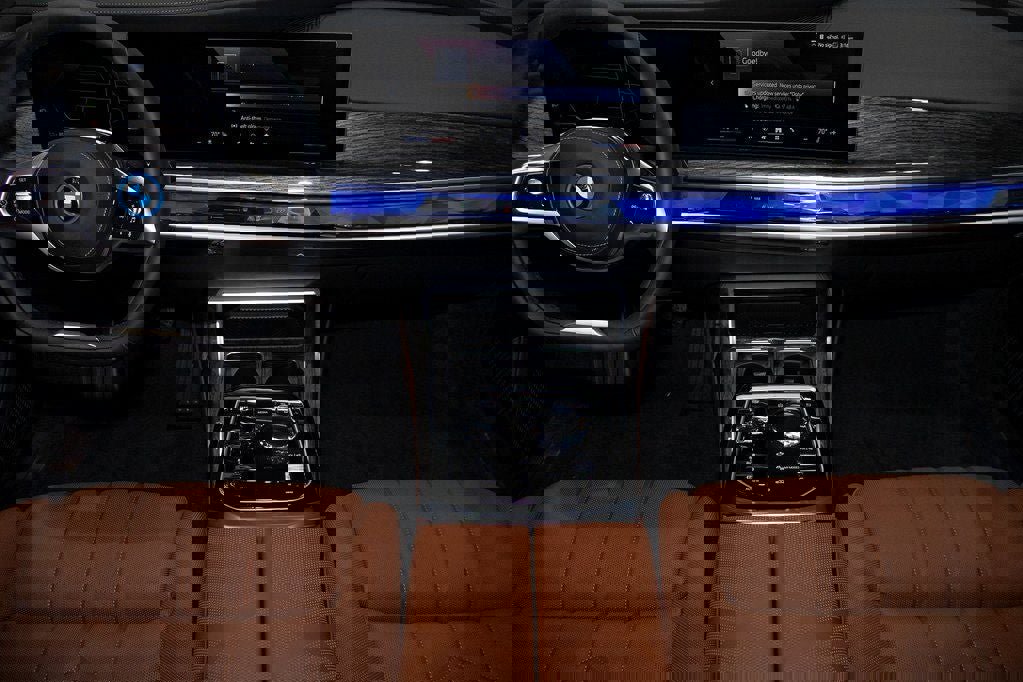 Used 2025 BMW i7 eDrive50 w/ Premium Package image 41