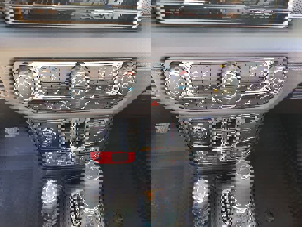 New 2025 Jeep Gladiator Rubicon w/ Convenience Group image 19