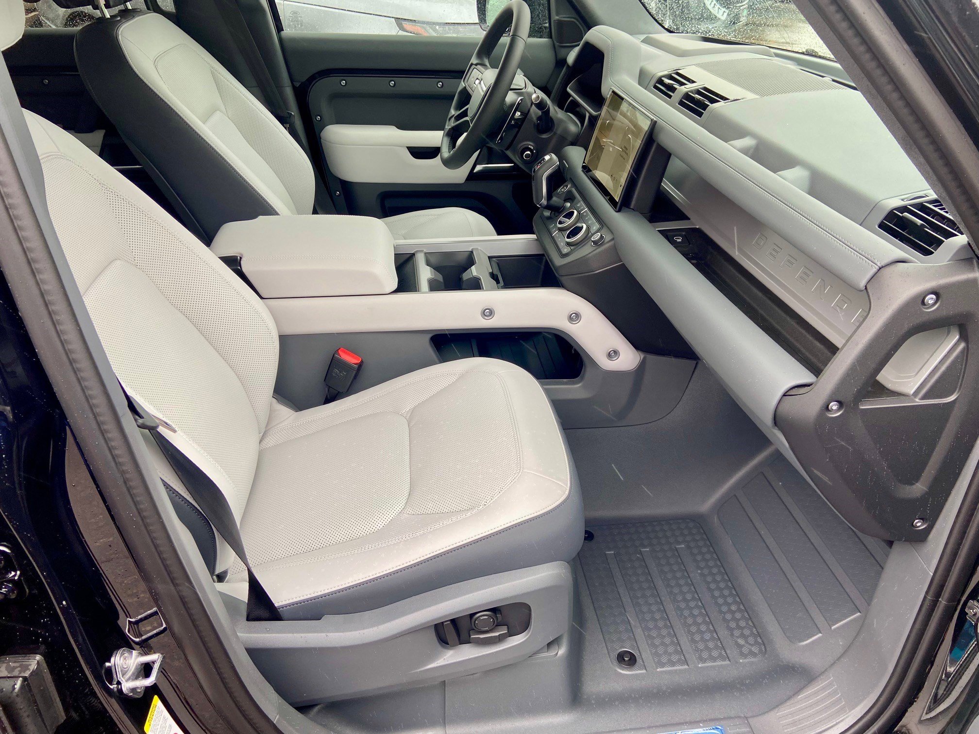 New 2025 Land Rover Defender 110 V8 image 3